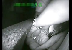 Escravo louro amarrado faz o trabalho de vídeo pornô de mulher buchuda pés mestre até que ele suga suas solas