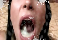 Teengonzo Pheonix enfia vídeo pornô da mulher gato uma enorme ficha anal no rabo da Abellas.